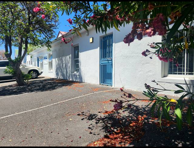 74M² OFFICE TO LET IN KENILWORTH